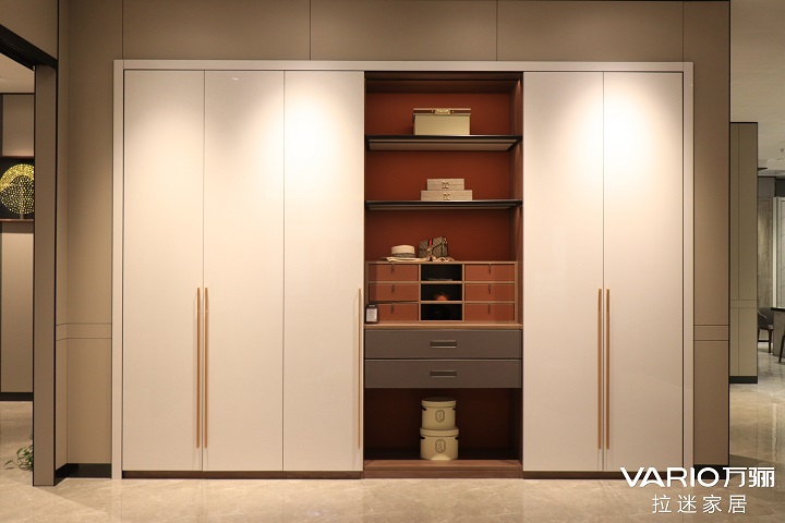 高端衣柜实拍图